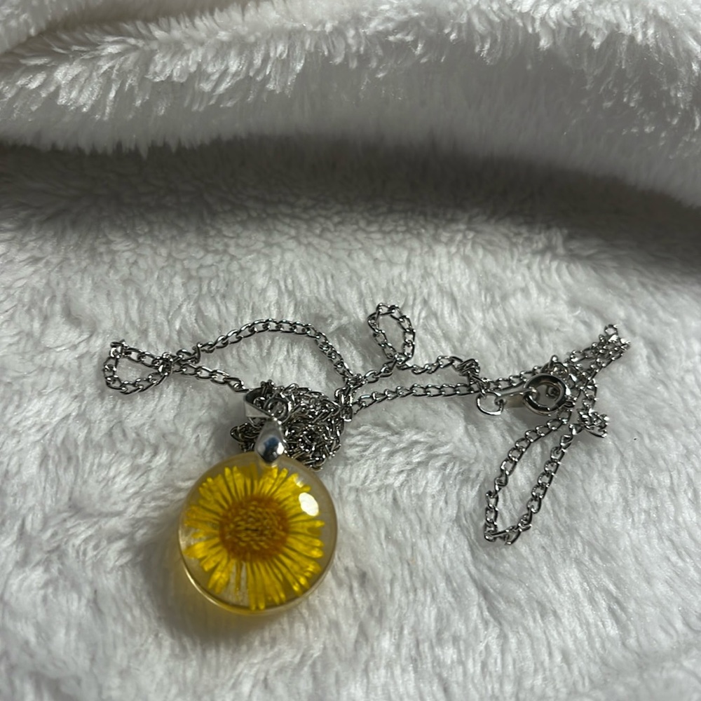 Necklace, vintage, girls, yellow flower in cased in resin, cornflower.